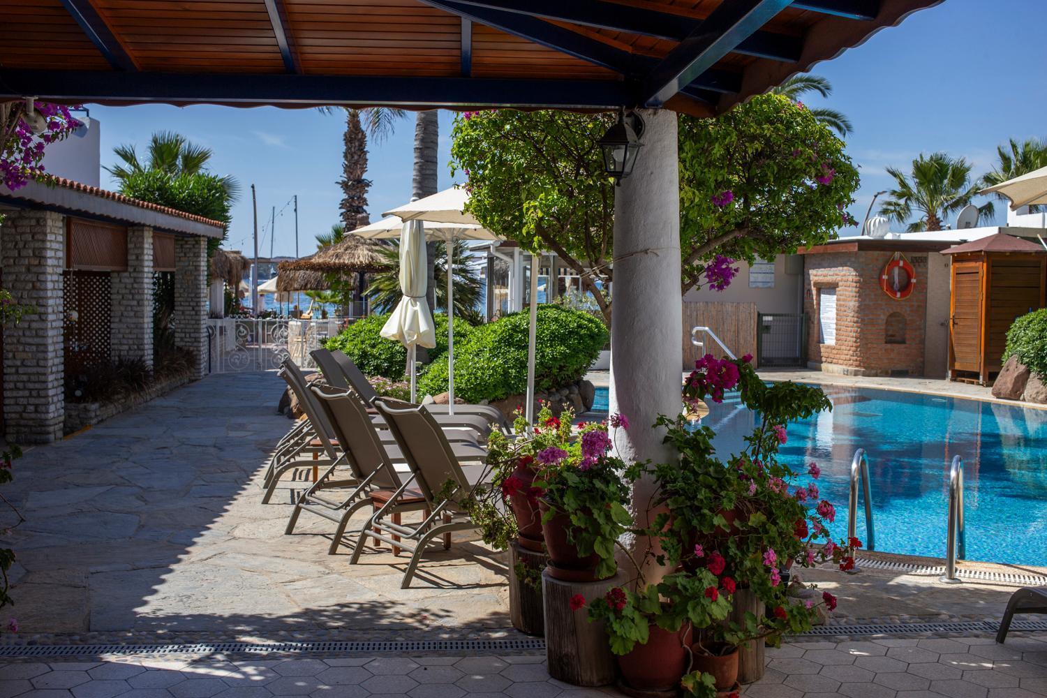 Uzhan Beach Hotel Bitez Extérieur photo