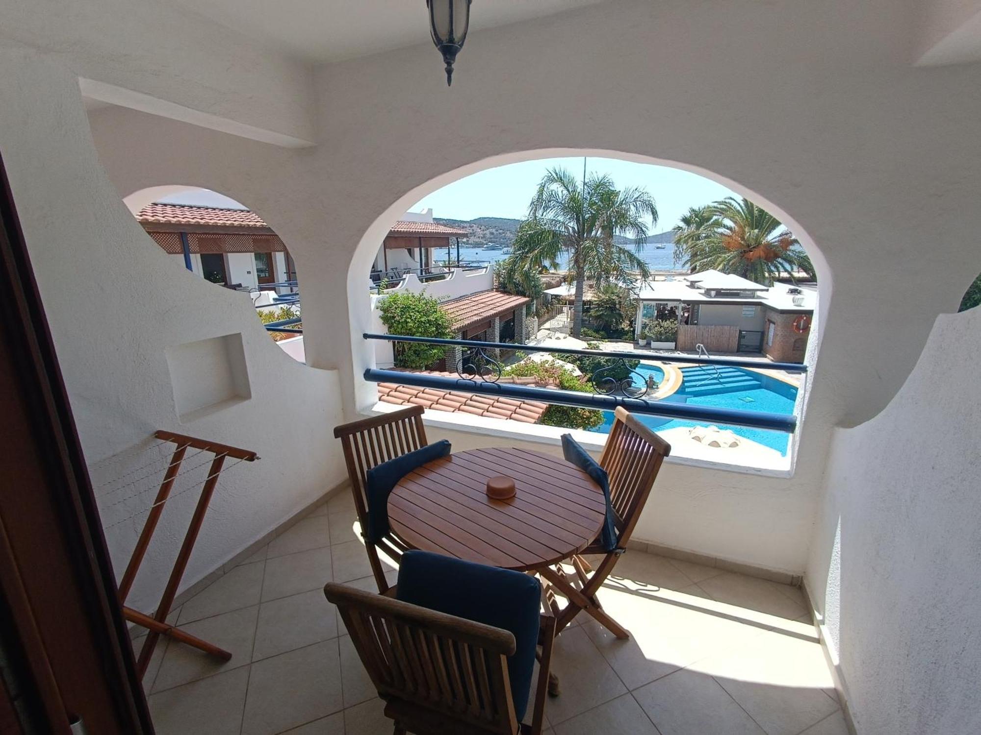 Uzhan Beach Hotel Bitez Extérieur photo