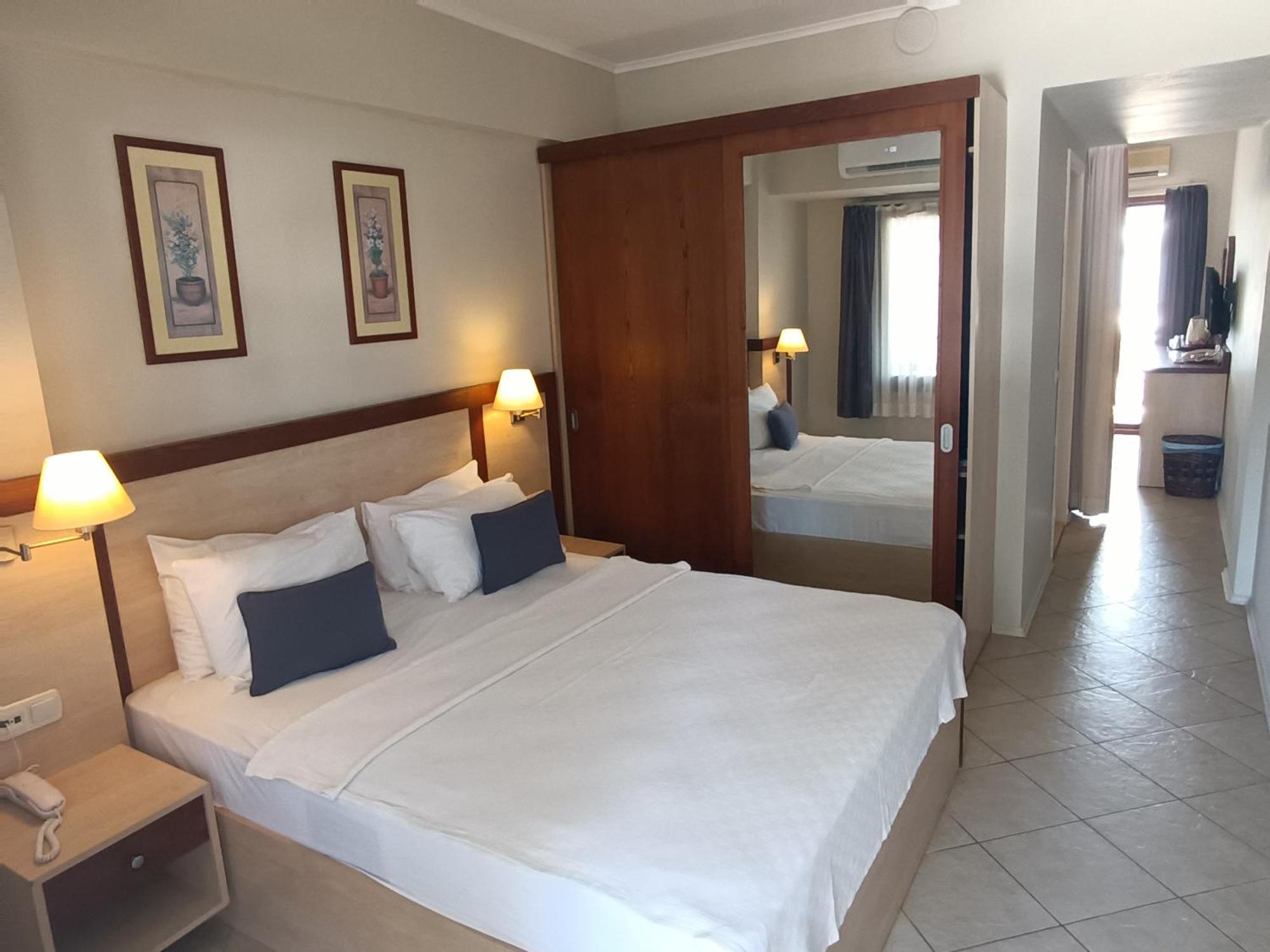 Uzhan Beach Hotel Bitez Extérieur photo
